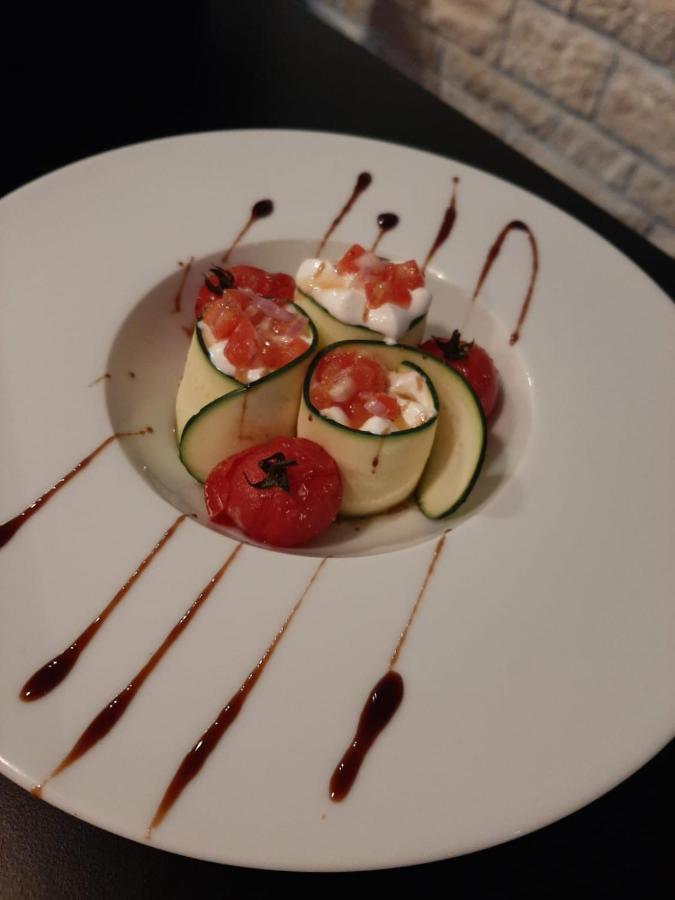 Hotel-Restaurant Le Lion D'Or ปอร์รองทรุย ภายนอก รูปภาพ