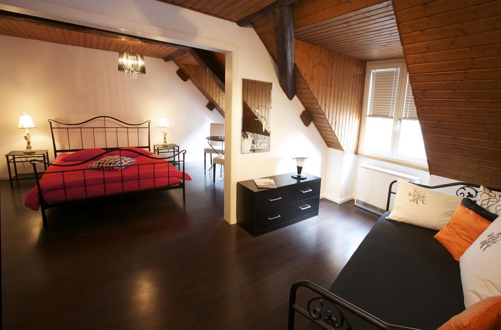 Hotel-Restaurant Le Lion D'Or ปอร์รองทรุย ภายนอก รูปภาพ
